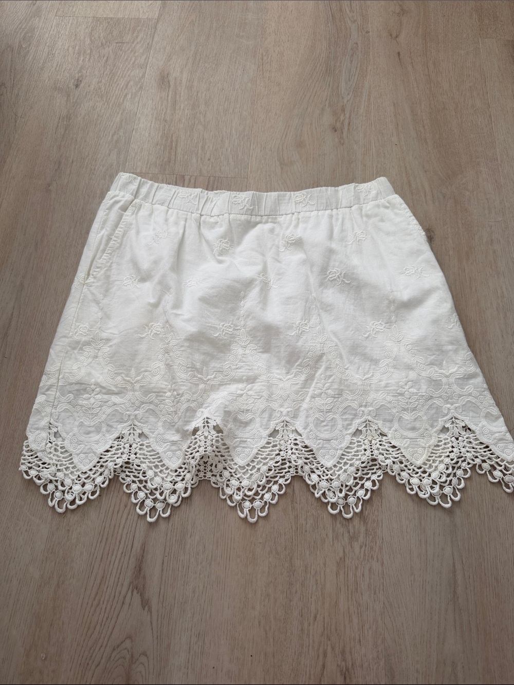 hinge White Embroidered Lace Trim Mini Skirt